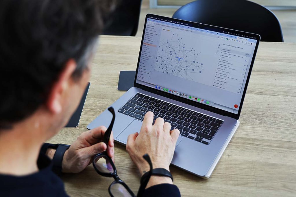 backlinking versus blog posting