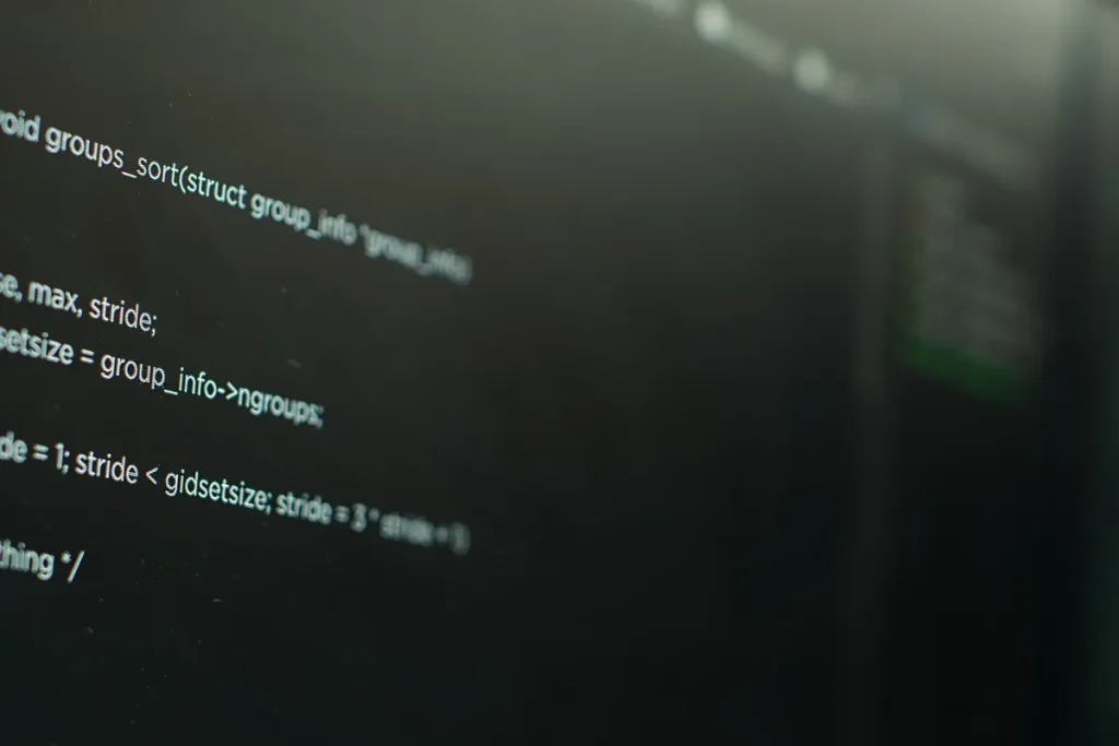Código de una web en una pantalla